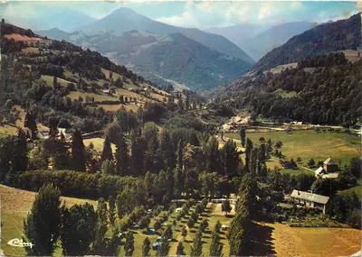 Castillon-en-Couserans — Vista geral aérea e o Camping — Impressora Combier