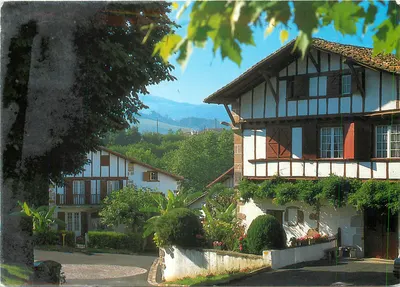 Casa basca em Ainhofa — País Basco — Edições Lavière
