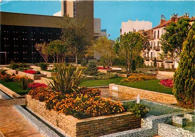 Os jardins da casa da cultura em Draguignan — Arq.: MM. Robert S. Biset em Paris e Lucien David em Hyères