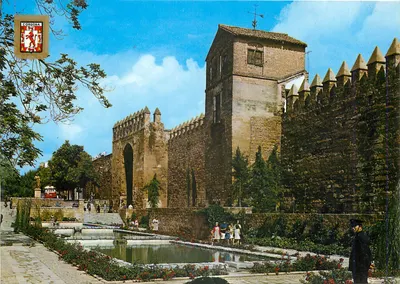 Córdoba — Muralhas e jardins na Puerta de Almodóvar — Subirats Casanovas
