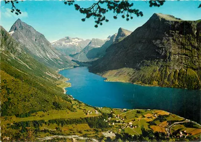 Urke, Sunnmøre, Noruega — vista sobre Norangdal e Slogen — editor Per Lystad, n° 857