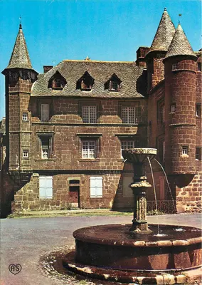 Salers — Fonte e antigas casas — Edições do LYS