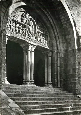 Pórtico e tympano da igreja — Carennac (Lot) — Les Editions d'Art Française