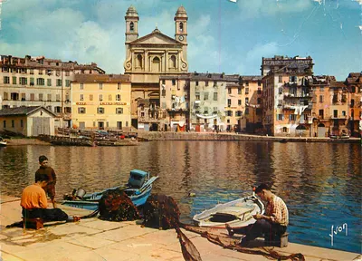 Bastia — A Igreja de São João no meio de antigas casas que bordam o porto dos pescadores — Edições Yvon, n° 828