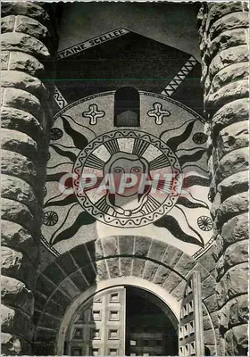 Igreja Notre-Dame de Toute Grâce — Mosaico de entrada, Medalhão da Virgem — Edições Paroissiais d'Assy