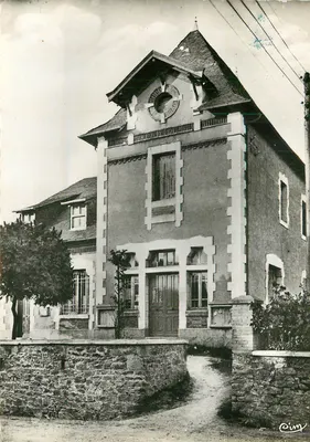 Soursac (Corrèze) — Maison de la mairie — Photo Véritable