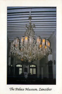 Chandelleur na Sala de Estado — Museu do Palácio, Zanzibar — Impresso pela At-Khavria Press Ltd