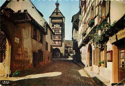 Riquewihr — rua do Dolde com a torre da torre do relógio — editor IRIS