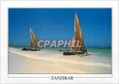 Zanzibar — Praia de Kiwengwa — Barcos de pesca — Publicado por The Gallery Publications, Zanzibar