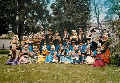 Le Livradoué Dansaïre — Grupo Folclórico Auvergnat — Edições G. Chateloup