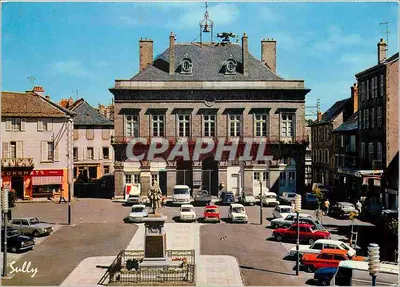 Sully-sur-Loire — Praça da prefeitura e estátua — Sully