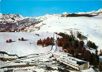 Valberg (A.-Mar.), alt. 1700 m. — Estação de inverno e Estação de verão — vista panorâmica aérea — editor CIM