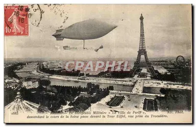 Paris — O Dirigível Militar « La Ville de Paris » descendo o curso da Seine passa diante da Torre Eiffel, vista tirada do Trocadéro — ND. Phot.
