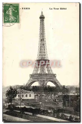 Paris — A Torre Eiffel — editor não visível