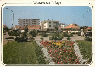 Biscarrosse Plage — vista das avenidas floridas — Élés