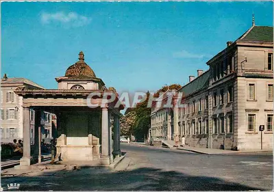 Bourbonne-les-Bains — visão da fonte e da rua — editor IRIS