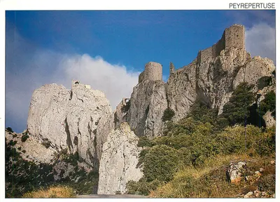 Peyrepertuse — Castelo sobre um promontório rochoso — Objectif Sud, n° X33