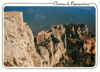Kasteel van Peyrepertuse — panoramische uitzicht — S.A. Ansichtkaarten APA-POUX, serie 11-60