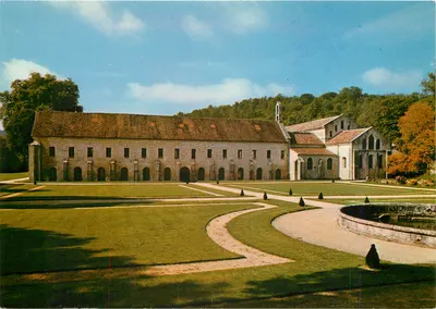 Abadia de Fontenay — Vista do leste — Photos Éditions P.L. Lefèvre Auxerre