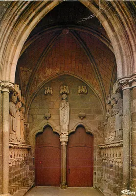 Pórtico da catedral de Saint-Suliac — detalhes do século XIII — Comblier Impressor