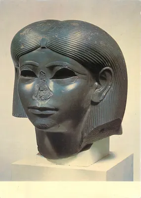Cabeça de esfinge — 12ª dinastia, cerca de 1900 a.C. — Editor: Ägyptisches Museum Berlin
