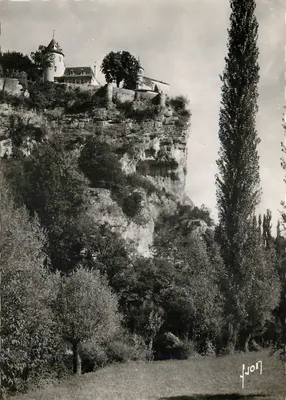 Belcastel (Lot) — Castelo erguido em uma falésia — Éditions d'Art, Paris