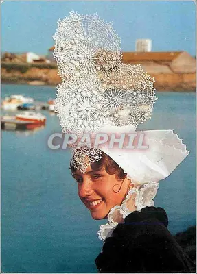 Vrouw in sablais-kostuum — Folklore de France — uitgever Artaud Frères