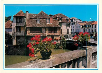 Salies-de-Béarn — vista do ponte sobre o canal — editor Artud Rétes