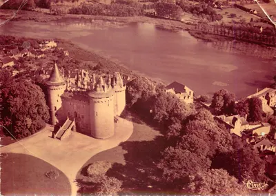 Castelo de Combourg — séculos XII, XIII, XIV — editor P. Rims