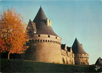 Castelo de Châteaubriant — Século XV — Edições de Arte Jos