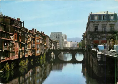 Velhas Casas ao longo do Agoût — Castres (Tarn) — Sociedade das Cartas Postais — n° 81-CA-239