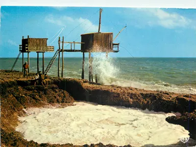 Saint-Palais-sur-Mer — Efeito de onda no "Puits de l'Auture" — Artaud prédateurs editores