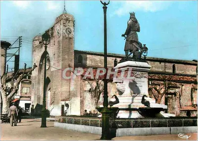 Aigues-Mortes (Gard) — Cidade Medieval, Vista da Igreja, a Place St-Louis — Combiér Imp. "CIM"