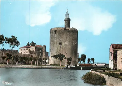 Aigues-Mortes (30. Gard) - Cidade Medieval - A Torre de Constance e o Bassin — Impressor Combière, n°2