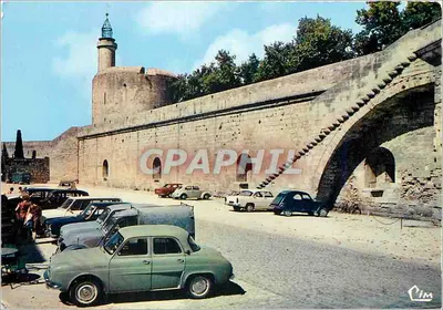 Aigues-Mortes (30. Gard) — Muralhas e Torre de Constance vista da Praça das Armas — CIM