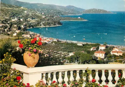 A Costa dos Mares — Perto de Lavandou — Vista geral de La Fossette e Cap Nègre — Edição Reilla