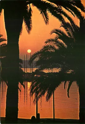 Pôr do sol sobre a Méditerrâneo — Hyères, Côte d'Azur — editor não visível