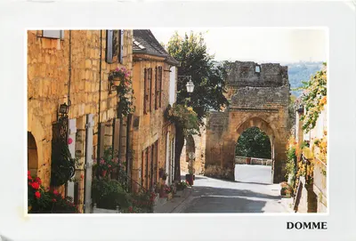 Dommé — rue de la Bastide com porta fortificada — Foto Edição « France Regard »