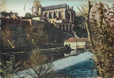 A Catedral de Saint-Alain (lado Sul) — Tarn — editor C. P. M. (assinado em baixo à direita)
