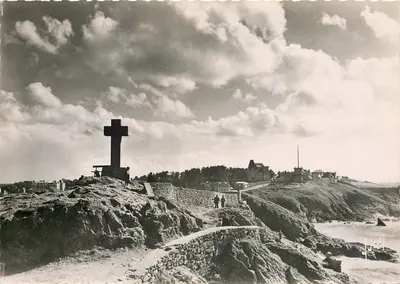 Saint-Lunaire (I.&V.) — A ponta do « Décollé » — Éditions d'Art I.&V., Paris