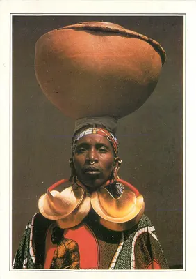Mulher com anéis de ouro — Djenné, Mali — Editor: A. Fitts-Servan, n° XXXV-C2