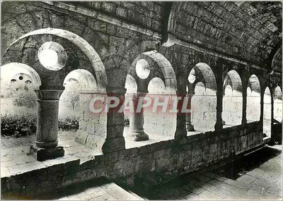 Le Thoronet (Var) — A Abadia (1160-1175) : A galeria Leste do Claustro