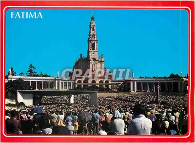 FATIMA — Basílica e multidão