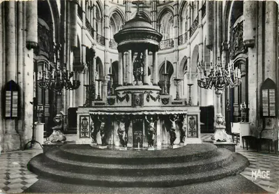 Noyon (Oise) — O Maître Autel (século XVIII) — Edição MAGE, Paris