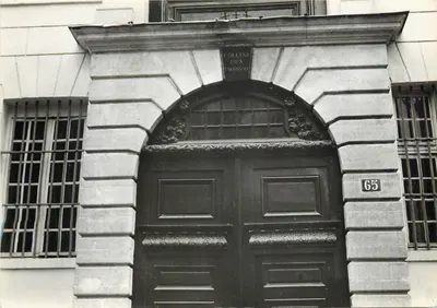Antigo Colégio dos Escoceses — detalhe do portal de entrada