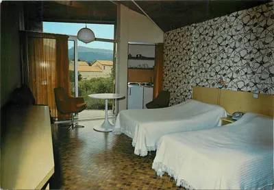 Casa de Férias MOUSQUETY — Interior de um Bungalow — Éditions de Provence G.A.L.