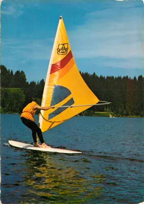 Vela em prancha — Lago com floresta — Impressora da França, F. 92204