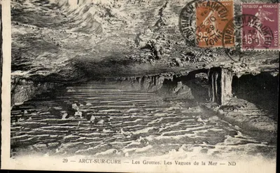 Arcy-sur-Cure — As Grutas. As Ondas do Mar — ND