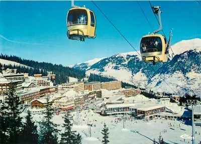 Courchevel 1850 (Savoie) — Vista sobre o centro da estação — Imprimerie Maison de Courchevel