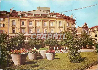 Praça central de Burgas — vista de edifícios e jardim — n° D-2527-A